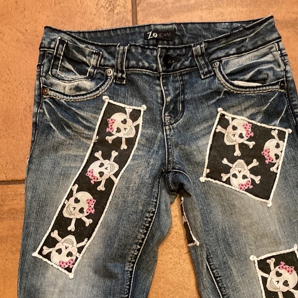 Z2 Brand Jeans 28” x 30 Embellished skulls 1ofAkind - Picture 2 of 6